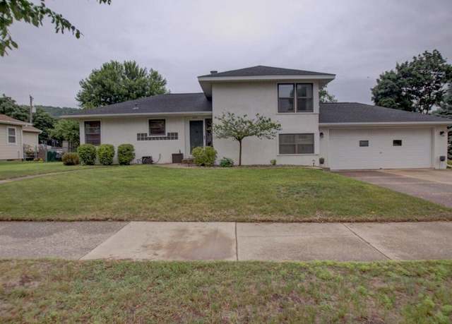 Property at 2147 Sunrise Dr, La Crosse, WI 54601, 3 beds, 2 baths