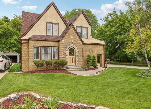 Property at 3674 S 56th St, Greenfield, WI 53220, 3 beds, 1.5 baths