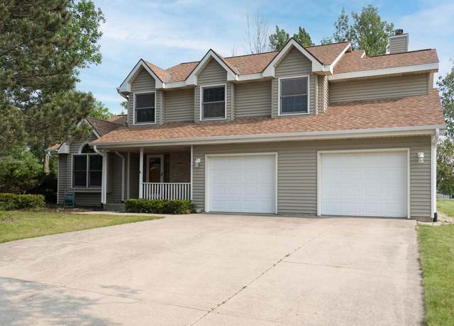 Property at 13645 W Sunbury Rd, New Berlin, WI 53151, 4 beds, 2.5 baths