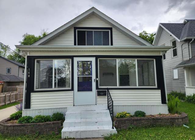 Property at 140 Carroll St, Waukesha, WI 53186, 3 beds, 1 bath