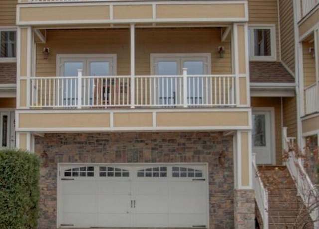 Property at 1310 Sunset Ct, La Crosse, WI 54601, 4 beds, 4.5 baths