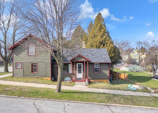 Property at 434 Ontario Ave, Sheboygan, WI 53081, 3 beds, 1.5 baths