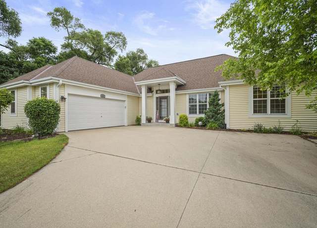 Property at 1417 Clearwater Dr, Oconomowoc, WI 53066, 3 beds, 2 baths