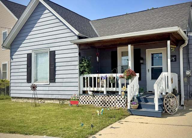 Property at 834 Niagara St, Waukesha, WI 53186, 2 beds, 1 bath