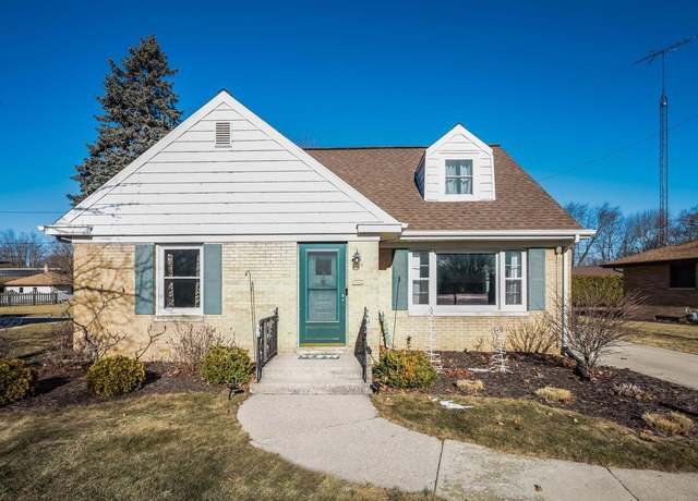 Property at 2014 Markham St, Manitowoc, WI 54220, 4 beds, 2.5 baths