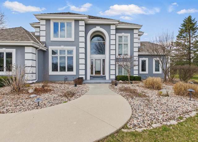 Property at 1201 E Pineview Ct, Hartland, WI 53029, 4 beds, 3 baths
