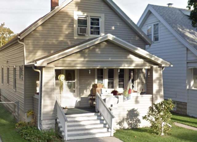 Property at 1950 S 29th St, Milwaukee, WI 53215, 3 beds, 1.5 baths