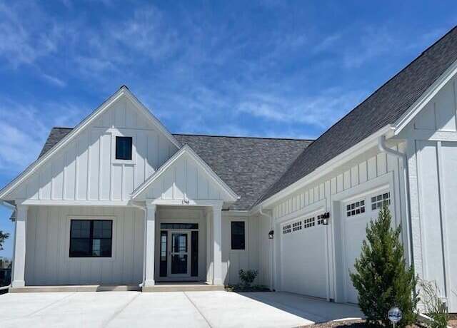 Property at 1746 N River Cir, River Hills, WI 53217, 4 beds, 3.5 baths