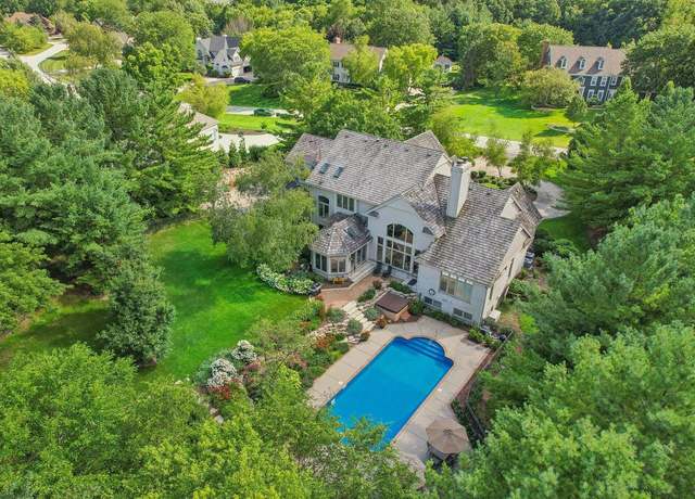 Property at N28W30264 Red Hawk Ct, Pewaukee, WI 53072, 5 beds, 4.5 baths