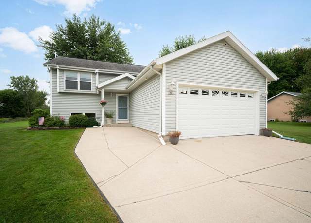 Property at 1803 Jefferson St, West Bend, WI 53090, 4 beds, 2 baths