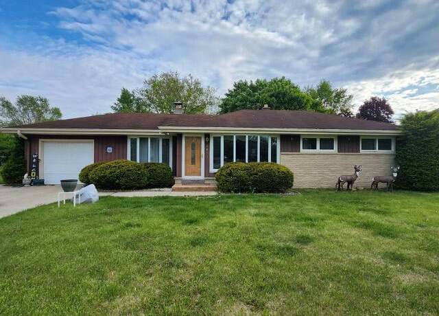 Property at 4601 S Clearwater Pl, New Berlin, WI 53151, 3 beds, 1.5 baths
