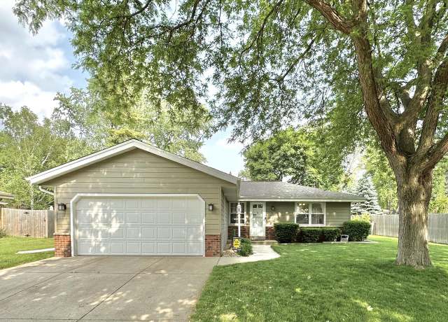 Property at 1829 Dixie Dr, Waukesha, WI 53189, 3 beds, 1.5 baths