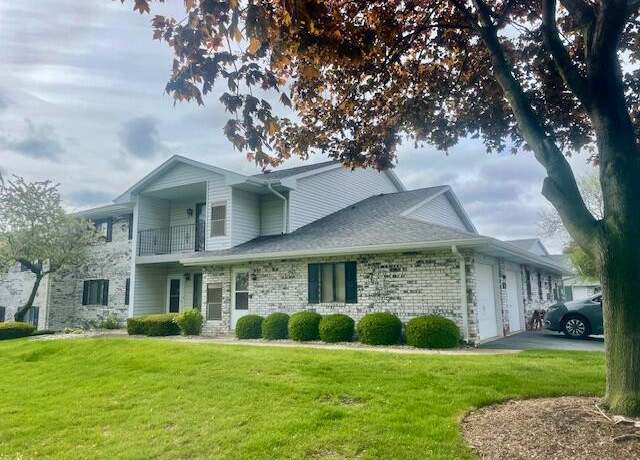 Property at 1402 30th Ave Unit 2D, Kenosha, WI 53144, 2 beds, 2 baths