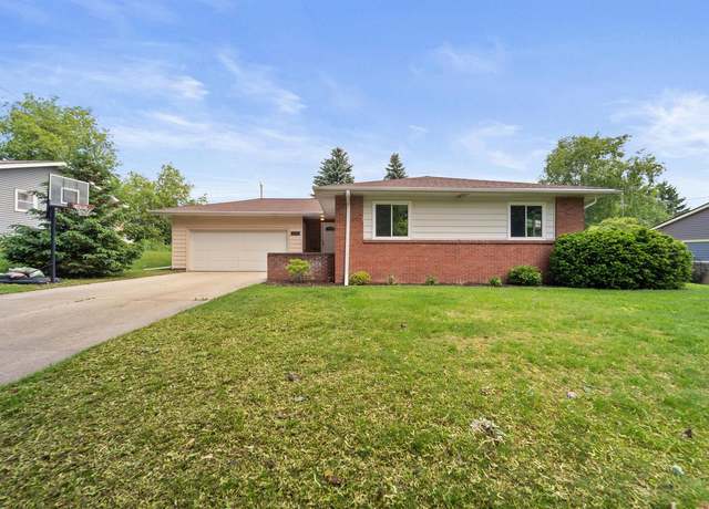 Property at 820 Woodland Ave, Port Washington, WI 53074, 3 beds, 1.5 baths