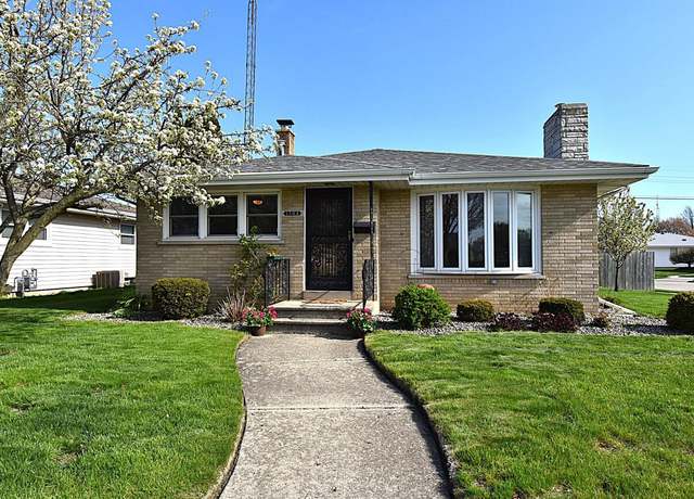 Property at 1702 21st St, Kenosha, WI 53140, 3 beds, 2 baths
