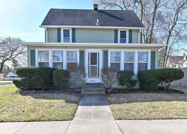 Property at 1300 Park Row St, Lake Geneva, WI 53147, 3 beds, 2 baths