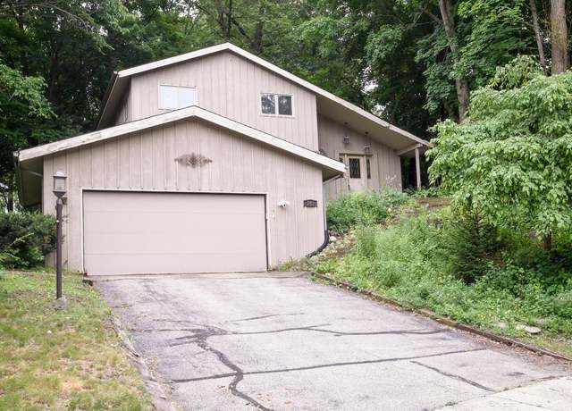 Property at 741 Summit Ct, West Bend, WI 53095, 3 beds, 1.5 baths