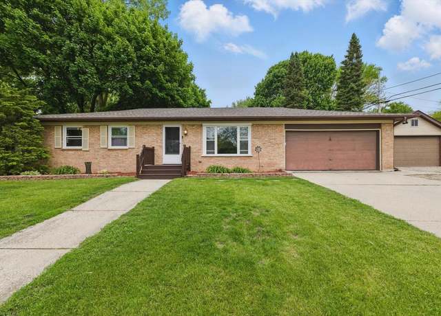 Property at 1114 Wayne Rd, West Bend, WI 53090, 3 beds, 2 baths