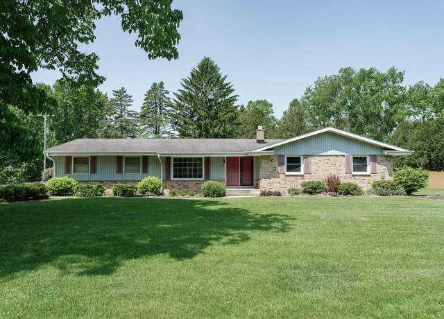 Property at 11549 N Meadowbrook Dr, Mequon, WI 53097, 3 beds, 2 baths