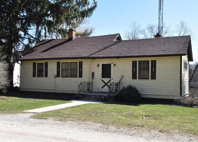 Property at 3900 Valley Rd, Racine, WI 53405, 2 beds, 1 bath