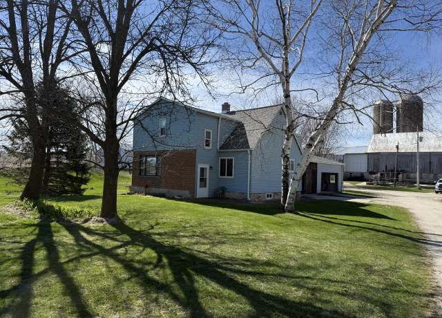 Property at 2109 E Tapawingo Rd, Mishicot, WI 54228, 5 beds, 2 baths