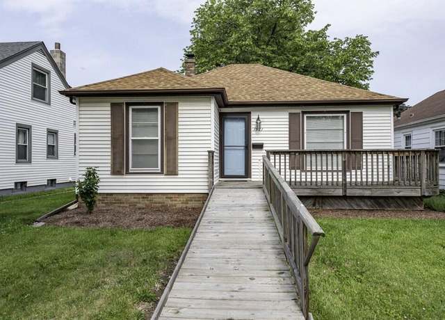 Property at 1521 Monroe Ave, Racine, WI 53405, 2 beds, 1 bath
