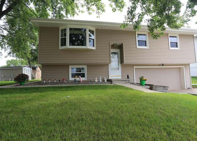 Property at 907 S University Ave, Beaver Dam, WI 53916, 3 beds, 1 bath
