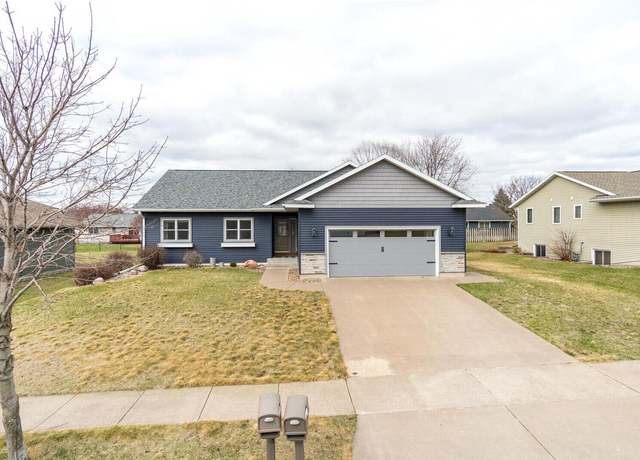 Property at 809 Oakwood Dr, Holmen, WI 54636, 4 beds, 3 baths