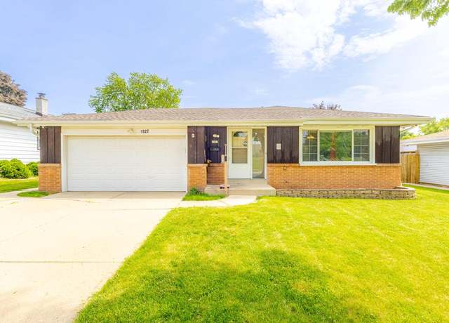 Property at 1527 W Goldcrest Ave, Milwaukee, WI 53221, 3 beds, 1.5 baths