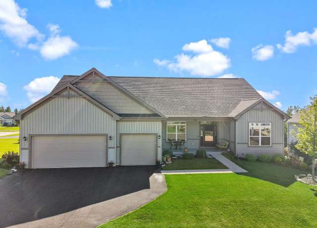 Property at 309 N Stone Ridge Dr, Lake Geneva, WI 53147, 3 beds, 2.5 baths