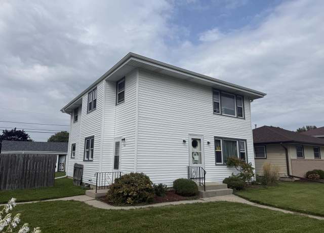 Property at 728 Lakeview Ave, South Milwaukee, WI 53172, 6 beds, 2 baths