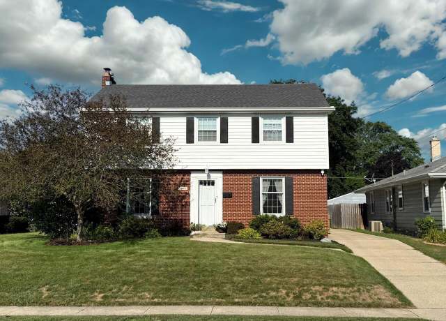 Property at 7832 7th Ave, Kenosha, WI 53143, 3 beds, 1.5 baths