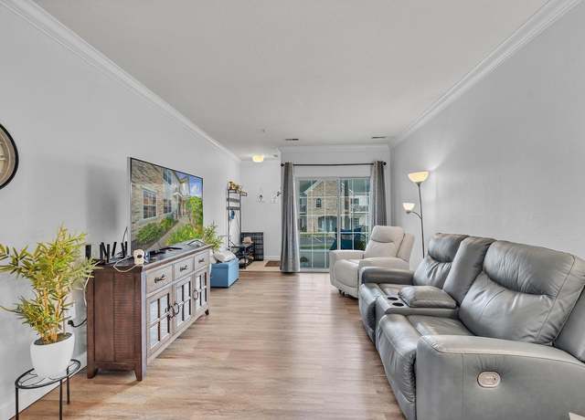Property at 2728 Northview Rd #61, Waukesha, WI 53188, 2 beds, 2 baths