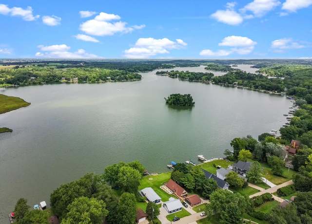 Property at N7015 Oakwood Rd, Whitewater, WI 53190, 3 beds, 2 baths