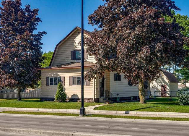 Property at 2924 South Ave, La Crosse, WI 54601, 3 beds, 1.5 baths