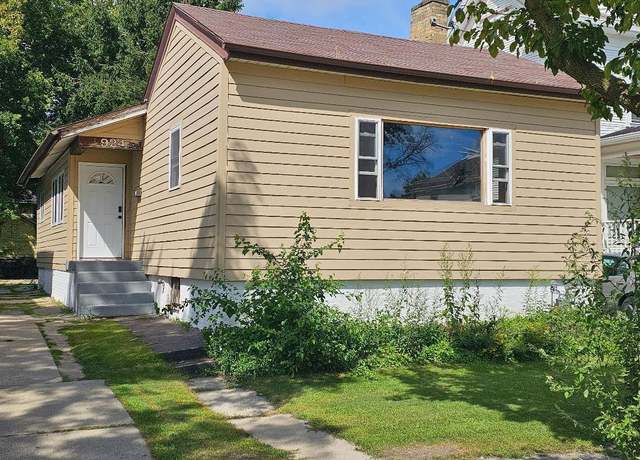 Property at 924 Wisconsin Ave, Racine, WI 53403, 3 beds, 2 baths