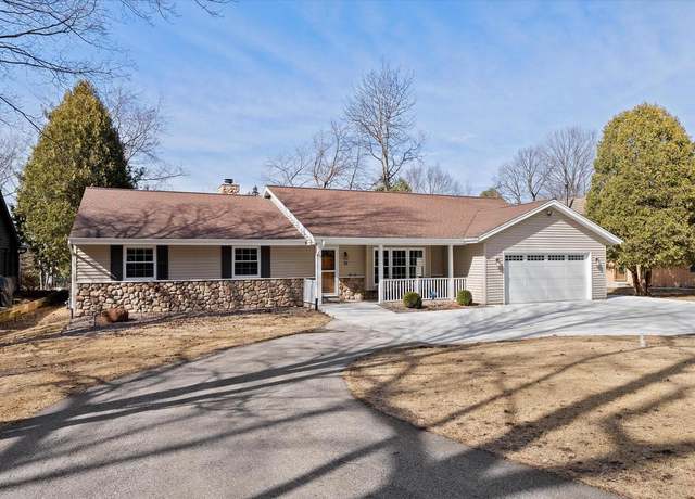 Property at 37 E Shore Dr, Random Lake, WI 53075, 3 beds, 2 baths