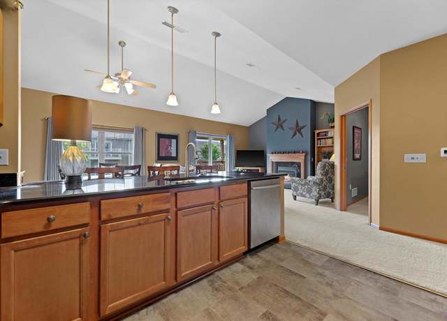 Property at 1669 New Port Vista Dr, Grafton, WI 53024, 2 beds, 2 baths
