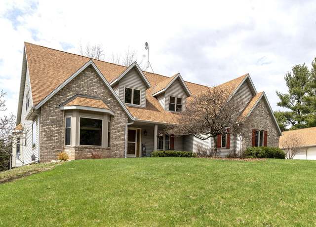 Property at 6466 St Lawrence Ln, Hartford, WI 53027, 4 beds, 3 baths
