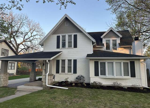 Property at 323 E Capitol Dr, Hartland, WI 53029, 3 beds, 2 baths