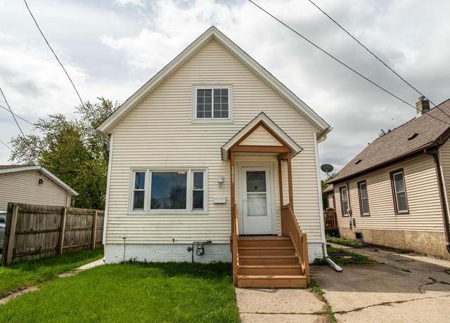 Property at 1005 44th St, Kenosha, WI 53140, 4 beds, 2 baths