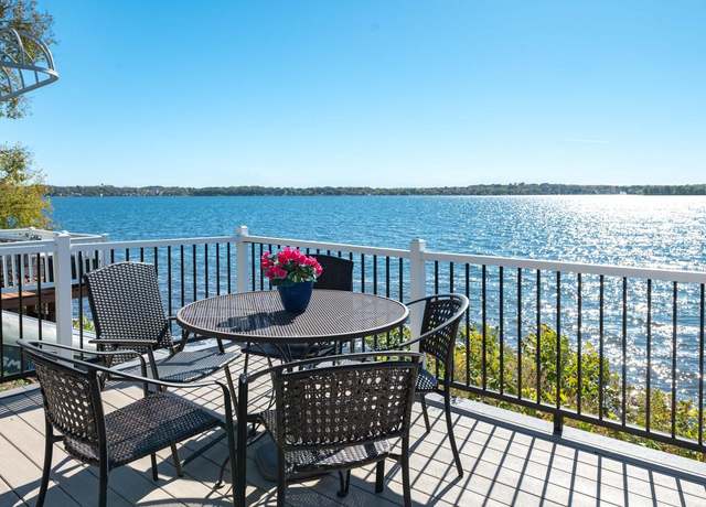Property at N39W27485 Hillside Grove Rd, Pewaukee, WI 53072, 3 beds, 2 baths