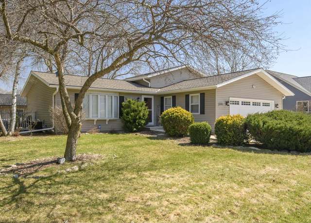 Property at 1301 Blue Dahlia Rd, Oconomowoc, WI 53066, 4 beds, 3 baths