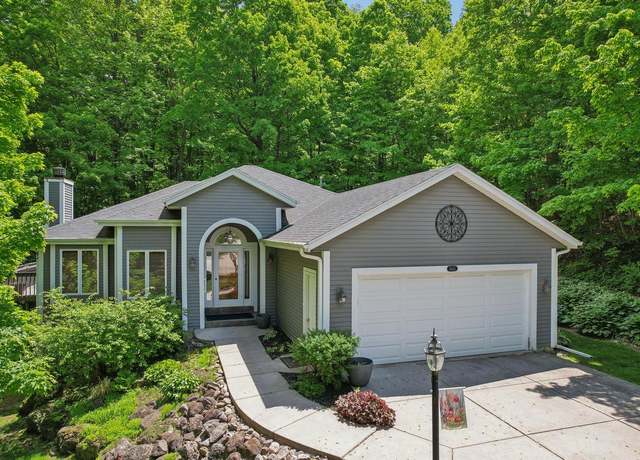 Property at 16625 Tanglewood Dr, Brookfield, WI 53005, 3 beds, 2 baths