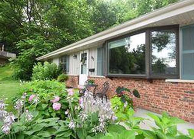 Property at 900 Lynne Ct, Waukesha, WI 53186, 3 beds, 2.5 baths