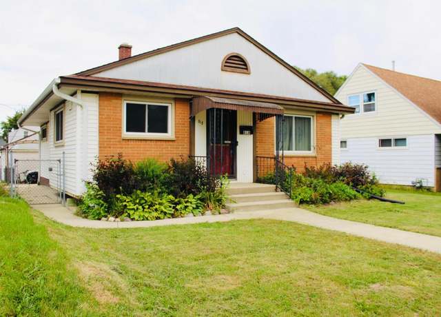 Property at 818 S 94th St, West Allis, WI 53214, 3 beds, 1 bath
