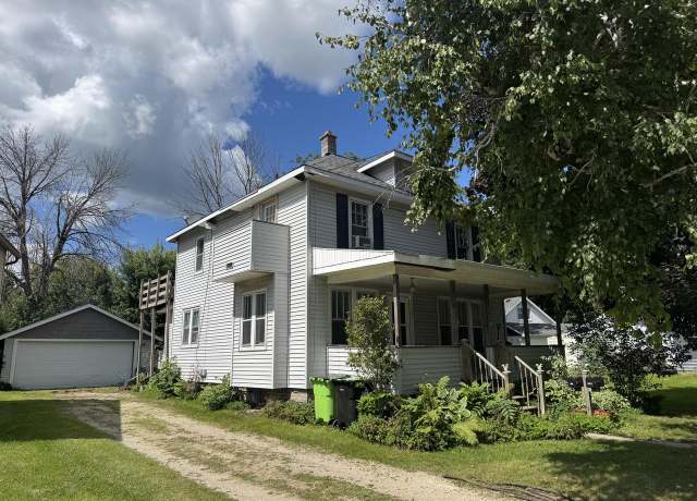 Property at 1006 Madison St, Beaver Dam, WI 53916, 4 beds, 2 baths