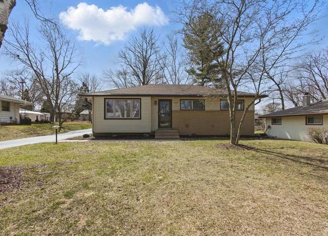 Property at 4425 W Dunwood Rd, Milwaukee, WI 53223, 3 beds, 1.5 baths