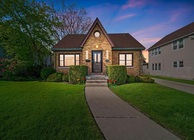 Property at 1922 43rd St, Kenosha, WI 53140, 4 beds, 2.5 baths