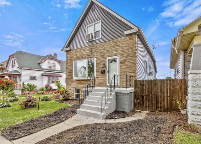 Property at 3252 S 14th St, Milwaukee, WI 53215, 4 beds, 2.5 baths